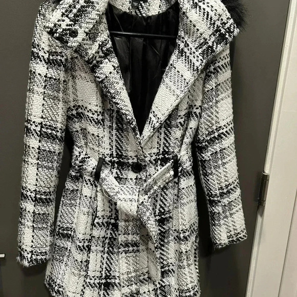IZ BYER pea coat white and black pleated belted faux fur hood edge check pattern - Picture 1 of 7